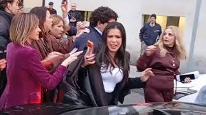 Polémica por la escolta de Sarah Santaolalla: los sindicatos policiales  estallan | Diariocrítico.com