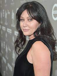 Bohužel si zvolila tu druhou a v takovém povědomí zůstala jak. Demi Sembuh Dari Kanker Shannen Doherty Kini Hanya Punya 1 Payudara