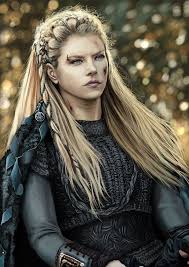 Od zadu sú vypálené zrkadlovo vikingské draky. Love The Resemblance To Lagertha Of Vikings Fame Description From Liigaklavina Viking Hair Viking Braids Viking Woman