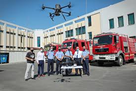 The cyprus fire service is the national firefighting service of cyprus, with the principle task of undertaking of rescues from building rubb. Me Dyo Ypersygxrona Drones Enisxyetai H Pyrosbestikh Yphresia Kyproy Hellasjournal Com