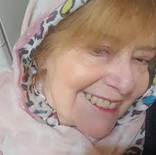 UN AVE QUE RESTAURA LA SELVA La yacutinga ( Pipile jacutinga ) un ave de  fundamental para la restauración del bosque Atlántico, es captada en las  pasarelas del Salto San Martín, en