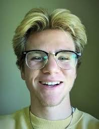 Candi Holt's Instagram, Twitter & Facebook