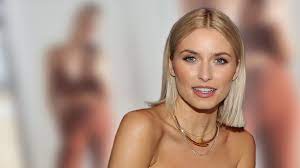 Ob modische fotos von ihrer trendigen trainingskleidung oder ihrem damaligen durchtrainierten bauchmuskeln, lena. Lena Gercke Kurz Nach Der Geburt Sie Prasentiert Ihren After Baby Body Bunte De