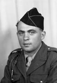 Soldats identifiés, posant individuellement (vues 1-4) ou par deux (vues  5-7) : Robert Audureu (vue 1), Baptiste Brunelière (vue 2), Gabriel Buchet  (vue 3), Joseph Jaud (vue 4), Roland (ou Alain ?)