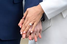 Here's how much meghan markle's engagement ring is worth, according to experts. Meghan Markle S Engagement Ring Looks Like An Argos Sparkler That Costs Just 33