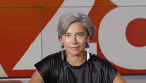 Elisabeth quin découvre que son oeil est malade et qu'un glaucome [une maladie dégénérative du nerf optique qui entraîne une perte progressive de la vision et c'est amusant de raconter comment le matin on doit traquer les poils sur son visage comme si on était en train de devenir la femme à barbe. Elisabeth Quin Ojim Fr