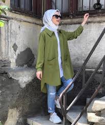 L Image Contient Peut Etre 1 Personne Debout Et Plein Air Fashion Hijab Chic Hijab Outfit