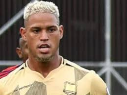 Richard Celis no seguirá en el Caracas FC