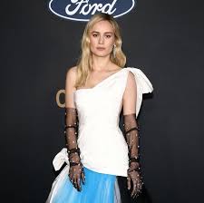 The actors in the nissan altima enough easy fill tire alert commercial were robery downey jr. Watch Brie Larson Embraces Feminism In New Nissan Commercial