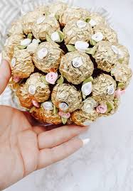Geburtstag geschenk geschenke zum geburtstag ideen für geschenke geschenke basteln ferrero rocher baum schokolade geschenk süßigkeiten geschenk. So Bastelst Du Einen Ferrero Rocher Strauss Calistas Traum