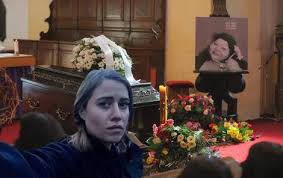 Emma smetana terčem posměchu kvůli selfie s hořící katedrálou. Emma Smetana Si Poridila Selfie S Horicim Notre Damem Nyni Je Tercem Posmechu Refresher Cz