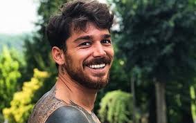 Fino a ieri sera una delle coppie meno popolari di temptation island vip era quella formata da alessandra fidanzata di andrea zenga. Andrea Cerioli Eta Altezza Peso Foto Instagram Fidanzata Arianna Lanostratv