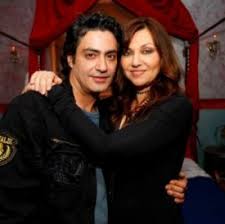 Ανάμεσα σε εκείνους που αντέδρασαν είναι και η καίτη γαρμπή που μέσα από τον λογαριασμό της στο twitter έγραψε Moysika Ntoyeta Dionyshs Sxoinas Kaith Garmph Zhsame 1995 Tralala Gr