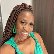 Lashanda Robertson's Instagram, Twitter & Facebook