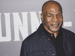 Paura per Mike Tyson: ulcera lo colpisce in aereo. Come sta adesso
