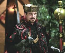 Ella befriends char, prince of the kingdom and finds herself falling in love. Cary Elwes As Prince Regent Edgar In Ella Enchanted 2004 Famousfix Com Post