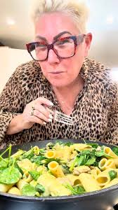 Day 10 of Weekly Warmers:: Creamy Pesto Chicken Pasta 🍝🌿