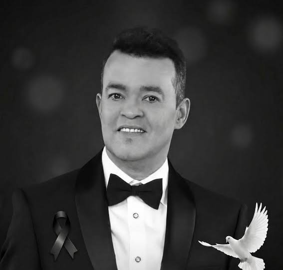 Fallece Álex Bueno, una de las voces más emblemáticas de la música 
