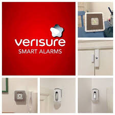 E Dopo Aver Messo In Sicurezza Casa Questo Cliente Soddisfatto Ha Scelto Verisure Anche Per Lo Studi Bathroom Mirror Lighted Bathroom Mirror Bathroom Lighting