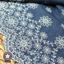 Tissu Chambray Broderies Ecrues En Bordure La Mercerie De L Etoile De Coton Tissu Chambray Etoile De Coton Tissu