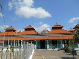 Kemudian beliau mendapat gelar sunan dari kewaliannya. Masjid Sunan Ampel Review Of Ampel Mosque Surabaya Indonesia Tripadvisor