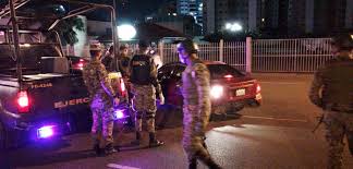 También termina a las 5:00 de la mañana. Ejercito Sale A Las Calles Junto A La Policia Para Hacer Cumplir Toque De Queda