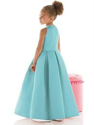 Tiffany blue tablecloth for dreamy wedding. A Tiffany Blue Wedding Theme