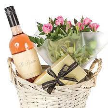 Flowers and wine gift basket. Rose Wine Gift Basket Há»™p Qua Táº·ng RÆ°á»£u Hoa