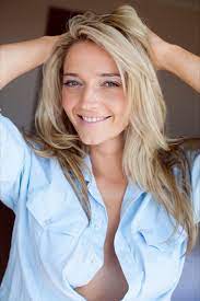 Their quest?…to sprinkle shazza's mums ashes on top of australias most famous icon. 32 Elle Dawe Aka Shazza Jones Ideas Jones High Neck Bikinis Girl Photo Gallery