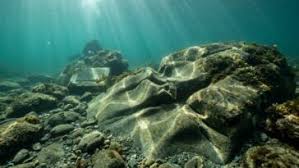 En bourrant 1 375 tonnes d'explosif dans deux pics immergés en 1958, les Canadiens ont littéralement soulevé 700 000 tonnes de roche et d'eau — Sciencepost
