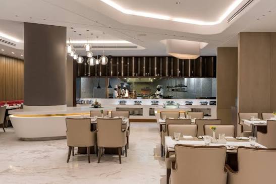 Offers a lavish buffet and a premium mix of Zambian and international cuisines.