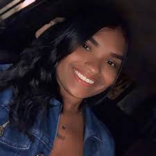 Eu não teria paciência nenhuma, se eu fosse ator/atriz ou cantor/cantora  meu trabalho é em horário de gravação ou em hora do show. Imagina você  estar jantando e tendo que levantar pra