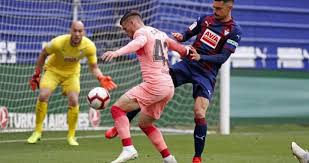 De acuerdo con el portal footyheadlines, la nueva indumentaria principal del conjunto azulgrana combinará tres colores distintos al añadir una tonalidad más oscura del característico azul. El Unico Precedente Peligroso Del Eibar Barca