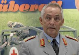 General Physician Michael Tempel, Commander of the Medical Command, is  pleased to receive the