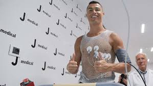 Fans of lionel messi reacted angrily on social media after kylian mbappe described cristiano ronaldo as his idol after france's uefa nations league meeting with portugal on sunday. Medizincheck Enthullt Irre Werte Ronaldo Steckt Im Korper Eines 20 Jahrigen Fussball International Sport Bild