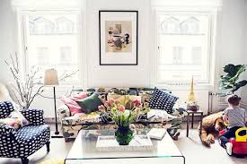 Invite your neighbors over for some tea and a chat. Scandinavian Style Living Room With Floral Print Couch Couches Living Room Scandinavian Style Living Room Floral Couch