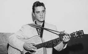 Obwohl elvis in tupelo, mississippi, geboren wurde, können sie seine geburt im januar in seinem haus und seiner letzten ruhestätte in memphis im graceland mansion feiern. Todesursache Woran Starb Elvis Presley Und Wer Fand Ihn In Graceland