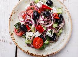 Recette Salade Grecque Choriatiki En Video Recette Salade Grecque Recette Salade Grecque Recette Flan De Courgette