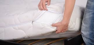 Warum sie besser nicht mit zu viel wasser ihre matratze sauber machen und wann sie sie lieber reinigen lassen sollten, lesen sie hier. Matratze Reinigen Einfach Flecken Entfernen Mit Natron Und Co