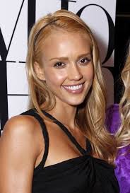 Jessica alba with bob haircut 2010. Jessica Alba Went Blonde Do You Like Her New Color Glamour