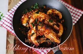 Biskut nestum ini memang sedap dan ranggup, memang antara biskut raya kegemaran aku, so dalam entry ini aku nak share resepi biskut nestum ini. Teratak Mutiara Kasih Udang Goreng Nestum Resepi Mudah Cepat Dan Sedap