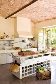 Las lámparas de techo de estilo rústico son perfectas para crear ambientes sencillos y naturales en casas de campo y ciudad con un toque vintage. Cocinas Rusticas Ideas Para Conseguir Una Cocina Rustica