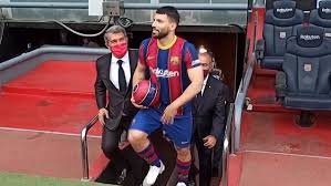 The luxury range rover sports utility vehicle (suv) worth £40,000 was won by a member of city's kit team. Manchester City Kit Man Puts Sergio Aguero S 40 000 Range Rover On Ebay After Winning It In Raffle Daily Mail Online