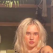 Isabelle Goodman's Instagram, Twitter & Facebook