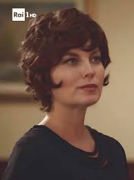 Amici, cosa ne pensate del nuovo look della Contessa? 🙂 ___ 📸: Brunella  🙏 #VanessaGravina #IlParadisodellesignore #PDSdaily8 #Raiuno #AuroraTv