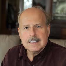 Any knowledge of vintage typewriter model from photos?