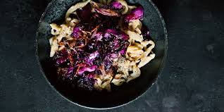 Spaetzle With Roasted Red Cabbage Krautkopf Rotkohl Rezepte Mit Rotkohl Lebensmittel Essen