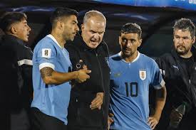 Última dança do "Louco": Bielsa faz jus a apelido em ciclo acidentado e se despede do Uruguai na Copa