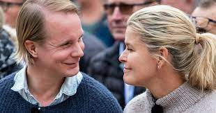 Vendela has modeled for a variety of fashion outlets including bik bok and elizabeth arden. Petter Og Vendela Avslorer Bryllupsdetaljer I Ny Tv Serie