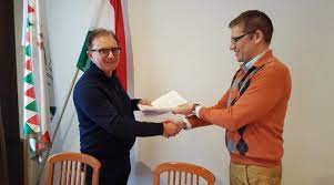 Tóth csaba szerint hadházy ákost csak a parlamenti mandátum érdekli, ezért akar zuglóban indulni. Toth Csaba Gyujtotte Ossze Az Orszagban Elsokent Az Ajanlasokat Mszp Hu